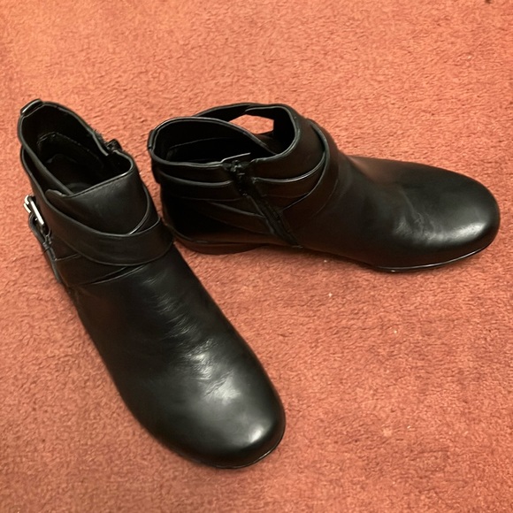 NWOT Naturalizer booties - Picture 1 of 5